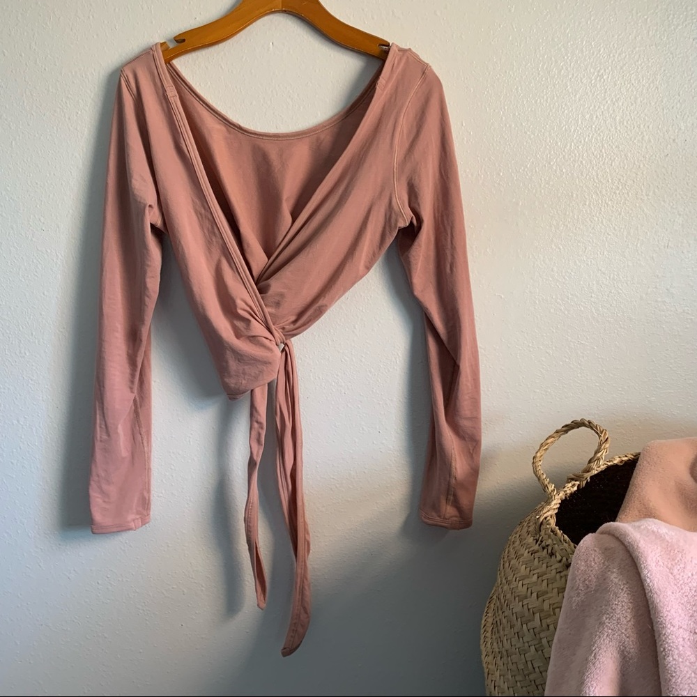 Lululemon | It’s a Tie long sleeve Crop Top